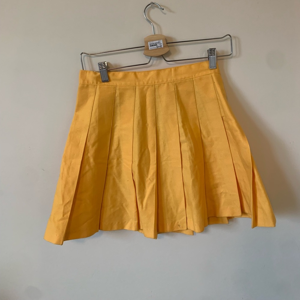 Super cute pleated mini skirt